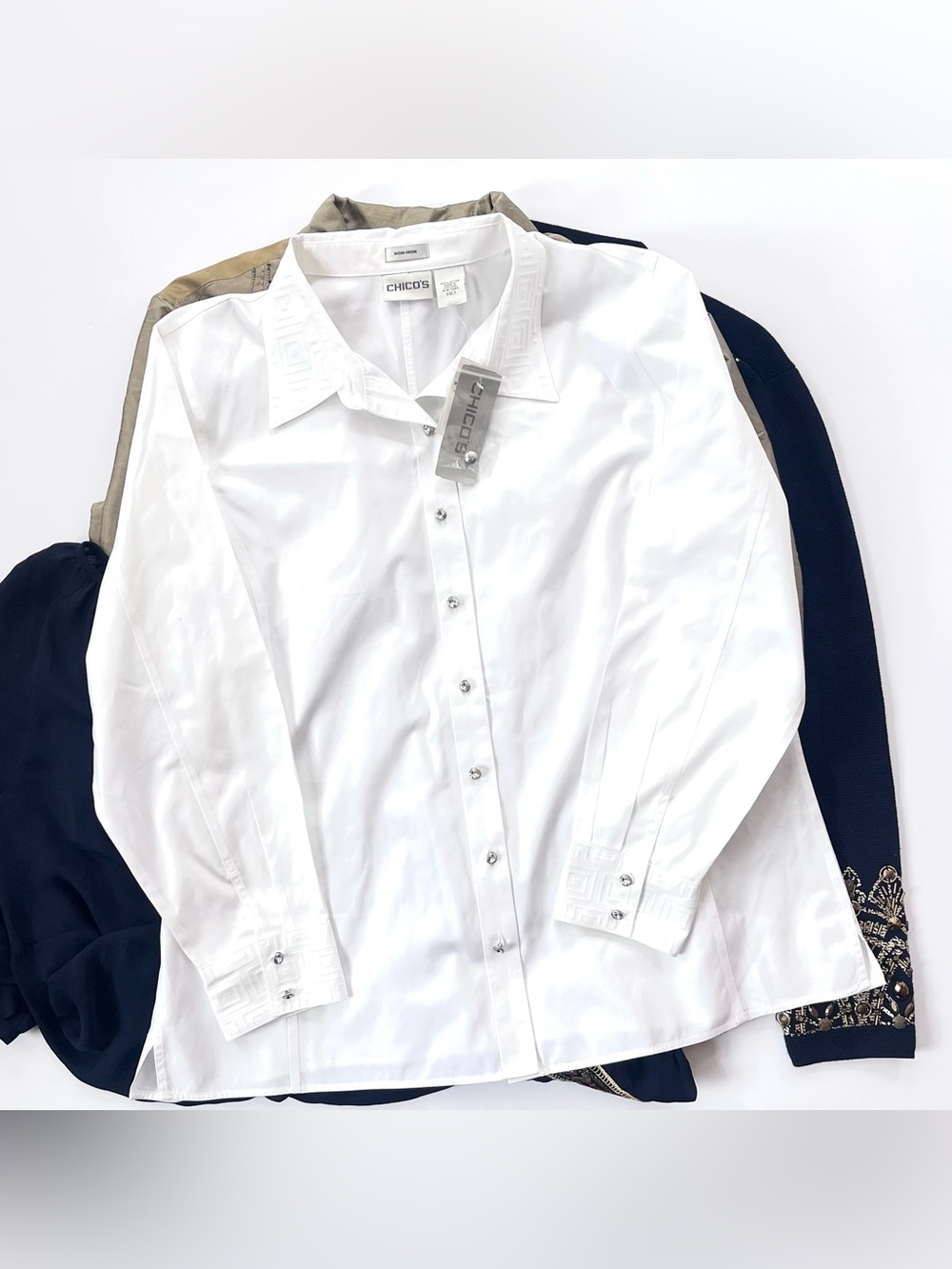 Four (4) New Women’s Chico’s Bundle — Button Up Shirt, Blouse, Jacket & Cardigan - Picture 6 of 15